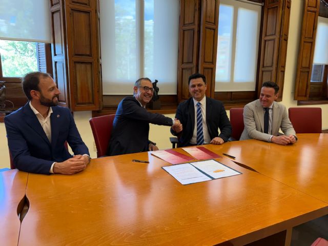 El Ayuntamiento de San Javier y la UMU firman un convenio de colaboración