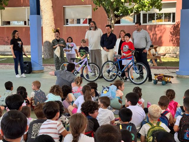 Un nuevo carril bici conecta el carril ya existente en la RM-1 con el centro urbano de El Mirador