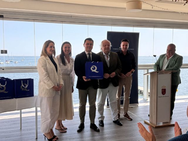 San Javier recoge 12 banderas 'Q' de Calidad y 'S' de Sostenibilidad para sus playas