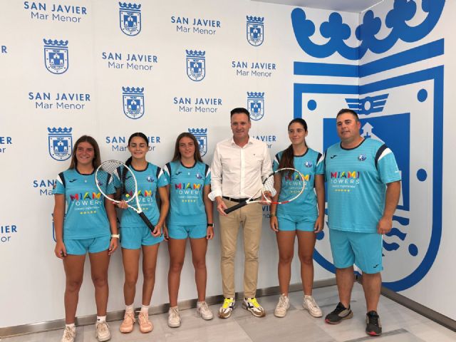 El equipo cadete femenino del club de tenis San Javier, disputa esta semana el Campeonato de España