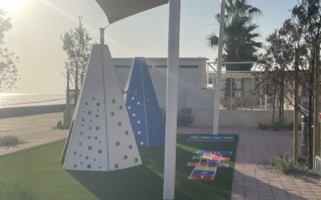 La concejalía de Turismo actúa contra el efecto de las islas de calo urbanas en La Manga del Mar Menor