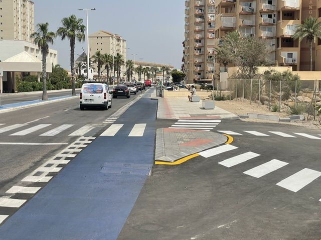 La concejalía de Turismo da continuidad a un tramo del itinerario peatonal y ciclista de la Gran Vía de La Manga