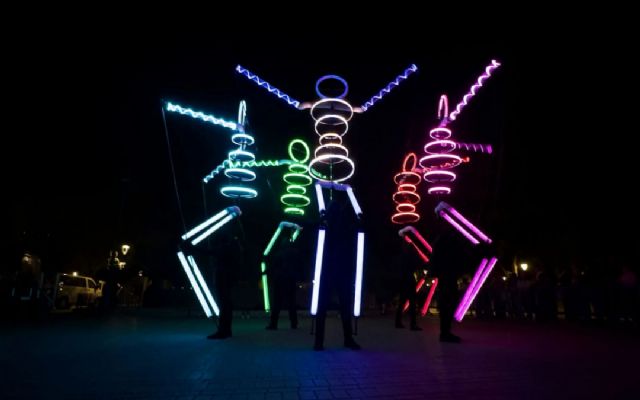‘Elipsión ’transforma Santiago de la Ribera en un universo futurista de luz y tecnología