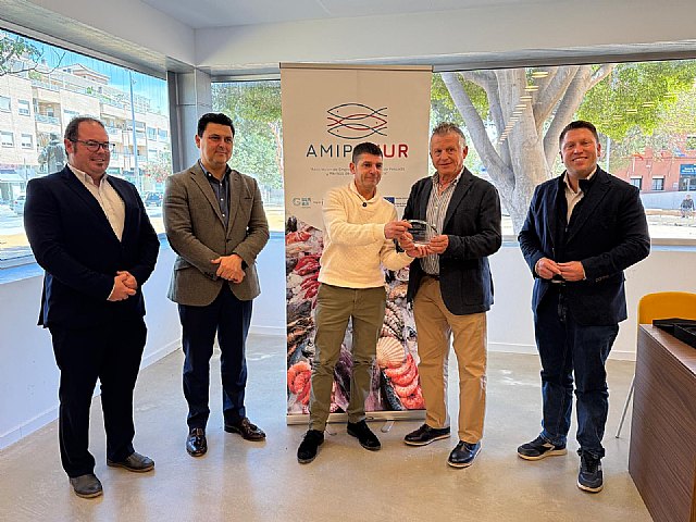 Una exposición de fotografía reivindica la importancia de las pescaderías tradicionales