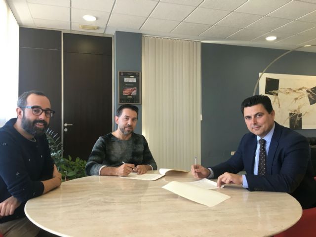El Ayuntamiento renueva convenio de colaboración con Coros y Danzas Mar Menor que celebrará su 50 aniversario en 2018
