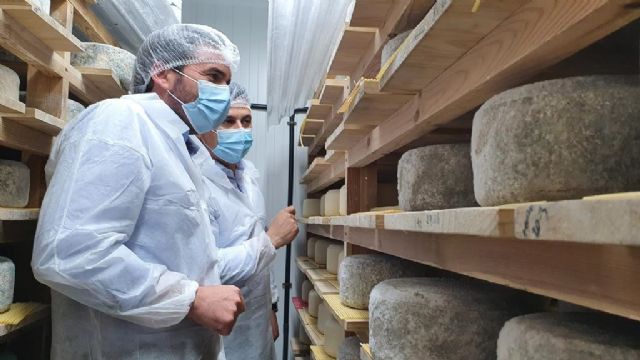 Antonio Luengo visita la empresa Quesos Ruperto en San Javier y destaca su apuesta por la 'producción sostenible y comprometida con el medio ambiente'