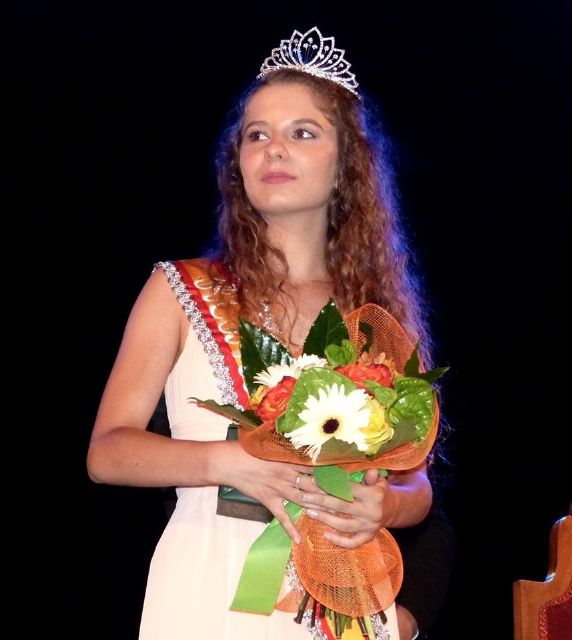 El IV Certamen de Rondallas, Coros y Danzas animan mañana viernes las fiestas de Santiago de la Ribera
