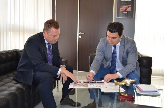 El alcalde y el director del aeropuerto reiteran el compromiso de colaboración entre ambas instituciones