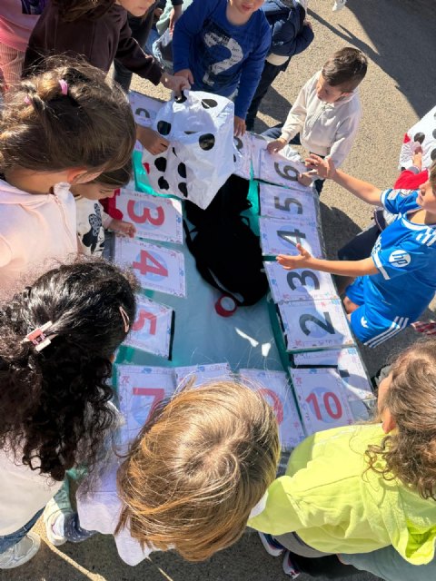 El CEIP Ntra. Sra. de Loreto celebra la jornada 'Matemáticas en la calle'