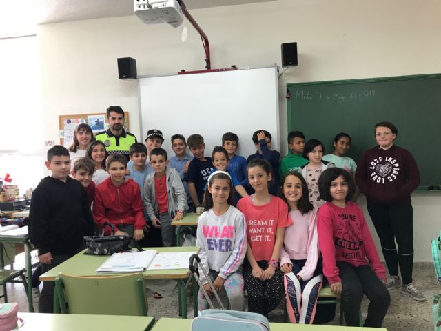 La Policía Local advierte a los menores sobre los riesgos de un mal uso de las TIC's
