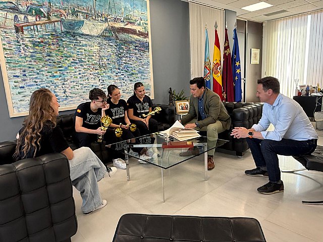 Recepción a jóvenes bailarines locales tras su paso por el Mundial de bailes latinos celebrado en Chile