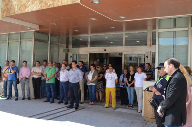 Minuto de silencio en el Ayuntamiento por el atentado de Niza