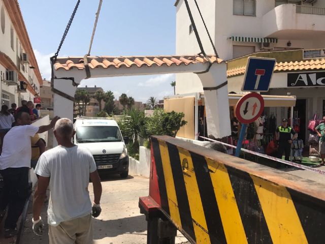 Solucionado acceso salida parking Zoco, La Manga