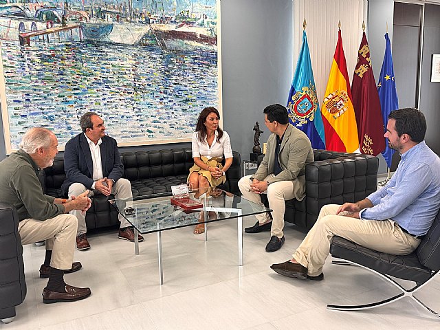 El alcalde recibe a la nueva presidenta de la FROET , Mercedes Pérez