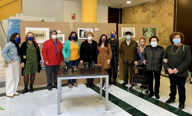 Una exposición refleja la presencia de la mujer en el municipio en las últimas décadas