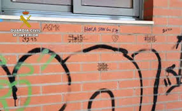 La Guardia Civil investiga a cuatro jóvenes por realizar grafitis en San Javier