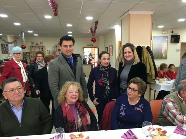 El Centro de Personas Mayores de San Javier rinde homenaje a los miembros de  las juntas de participación del Centro de los últimos 33 años