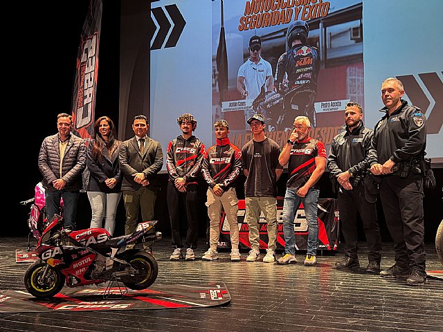 El campeón del mundo de Moto GP Pedro Acosta participó hoy en una actividad del Policía Tutor con estudiantes, en San Javier