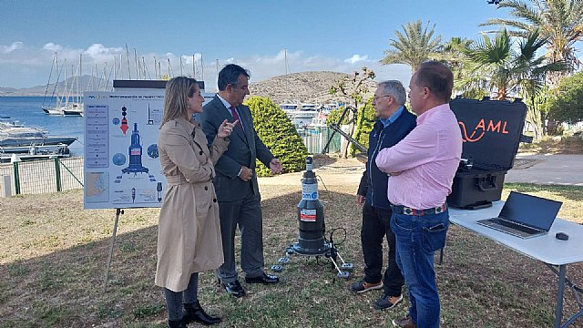 Finaliza la colocación de ocho boyas oceanográficas en el Mar Menor para recoger y analizar los datos en el gemelo digital