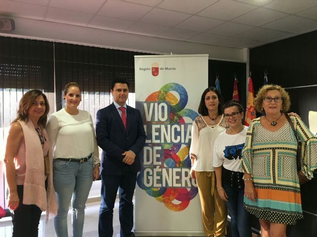 Profesionales sanitarios y de servicios sociales participaron hoy en Santiago dela Ribera de un seminario para mejorar la coordinación sociosanitaria en violencia de género