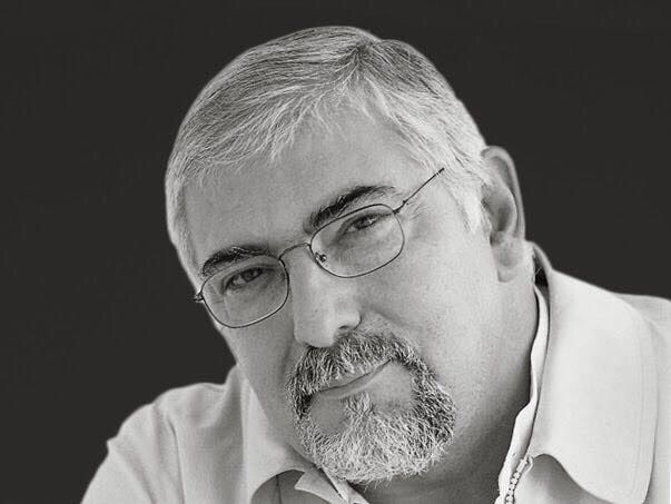 El escritor y terapeuta argentino Jorge Bucay protagoniza mañana sábado un encuentro con sus lectores en San Javier para cerrar el programa de lectura colectiva 'Un libro, una ciudad'
