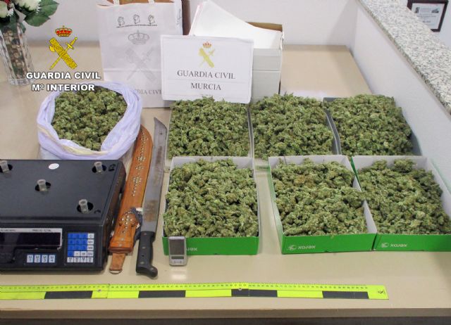 La Guardia Civil desmantela en San Javier tres puntos de venta de drogas