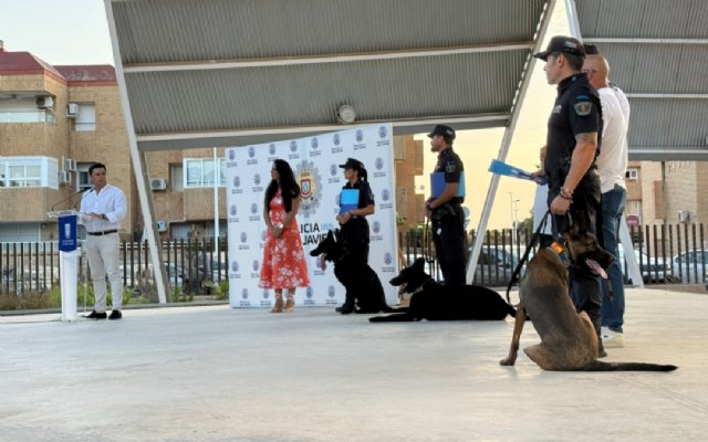 El nuevo Grupo de Intervención Canina de la Policía Local entra de servicio