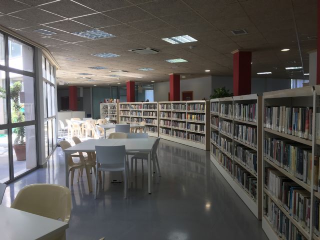 Los Premios María Moliner distinguen a la biblioteca de San Javier por su proyecto de promoción de la salud mental a través de la lectura