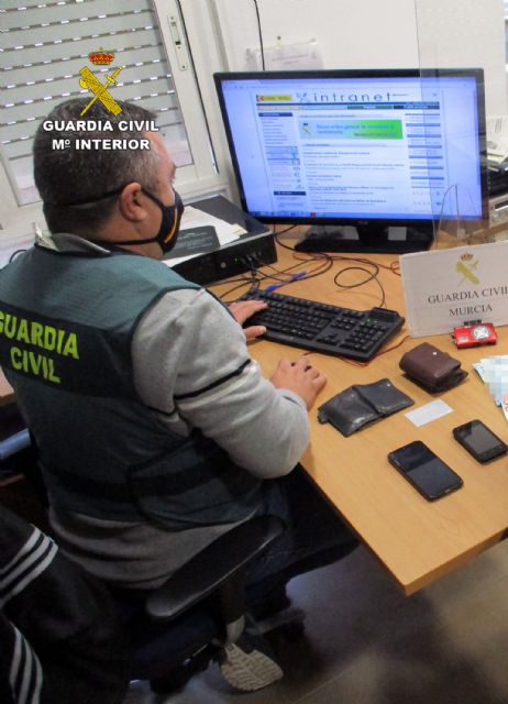 La Guardia Civil detiene a cuatro personas por hurtos en viviendas de San Javier
