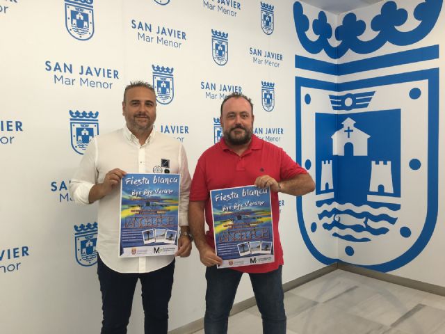 Santiago de la Ribera despide el verano con una Fiesta Blanca