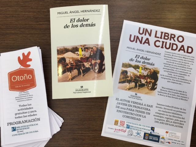 La biblioteca de San Javier escoge 'El dolor de los demás' de Miguel Ángel Hernández para el proyecto  'Una ciudad, un libro'