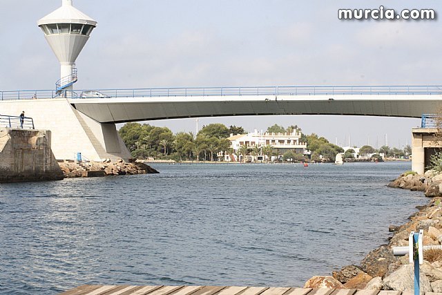 El puente del Estacio permanece cerrado a embarcaciones por avería