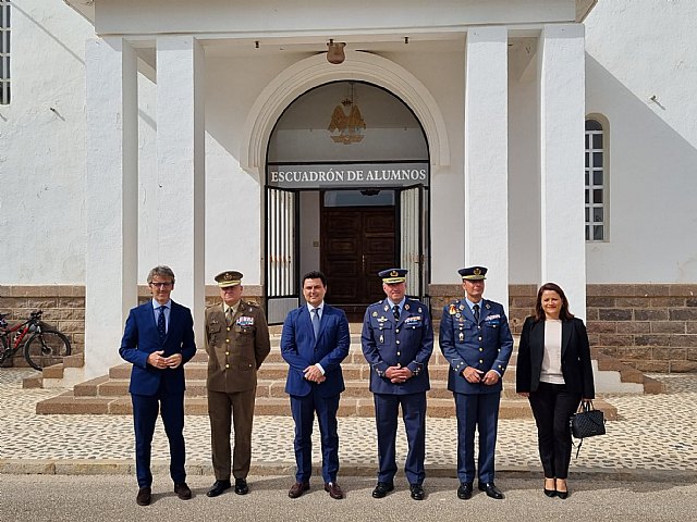 La Comunidad Autónoma asume una parte de los terrenos del antiguo aeropuerto de San Javier, cedidos por el Ministerio de Defensa