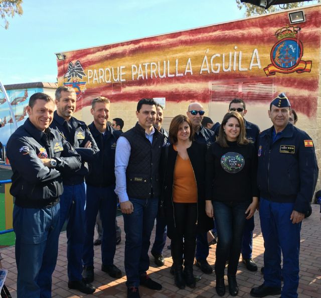 Los pilotos de la Patrulla Águila fueron los protagonistas en la inauguración del Parque que lleva su nombre en Santiago de la Ribera
