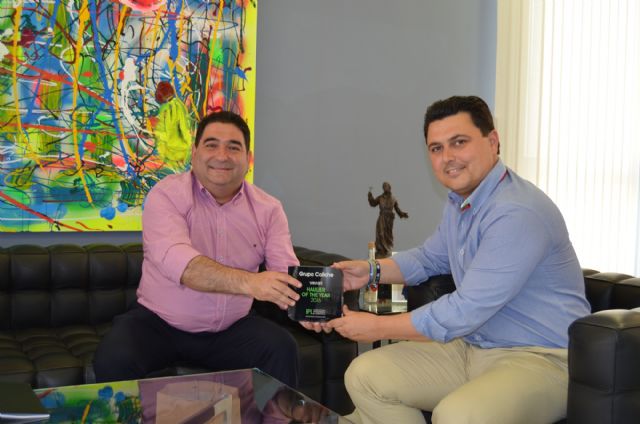 El alcalde recibió a los responsables del Grupo Caliche premiado como Mejor Transportista europeo del Año