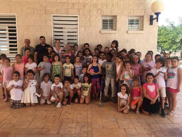 El piragüista David Cal visitó el CEIP El Recuerdo