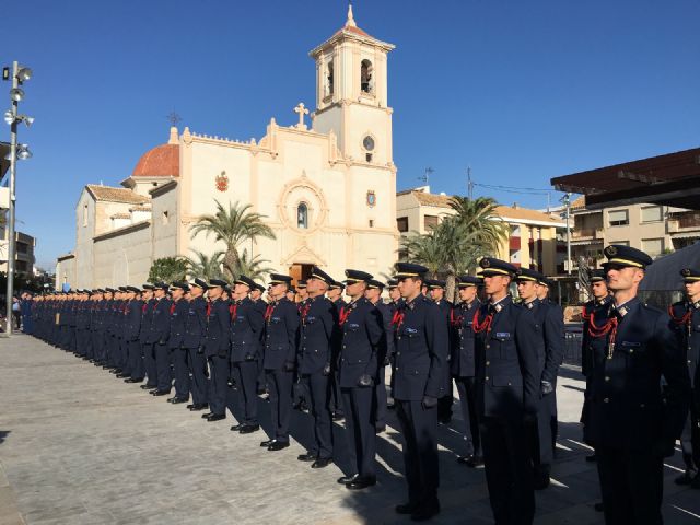 El alcalde José Miguel Luengo  recibe en el Ayuntamiento a los nuevos alumnos de la Academia General del Aire