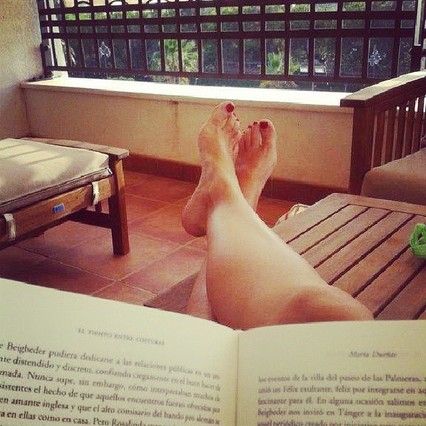 La biblioteca te invita a hacerte un 'selfie' pero leyendo