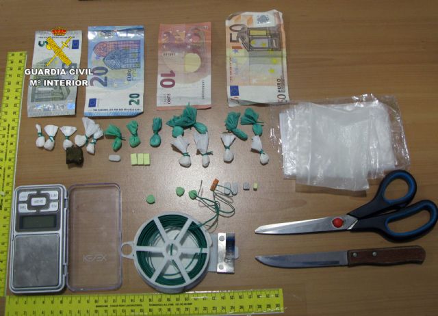 La Guardia Civil desmantela un punto de venta de droga en una zona de ocio de San Javier