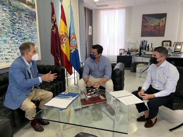 El alcalde recibe al reelegido presidente de la Entidad Urbanística Roda Golf