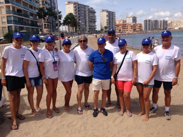 Cerca de 400 voluntarios recogen más de 9.500 kilos de residuos en la playa y fondo marino de Ensenada del Esparto, en La Manga del Mar Menor