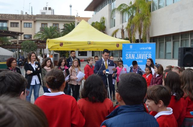 La Mesa Local de la Infancia se estrena con la lectura del Manifiesto del Día Universal del Niño
