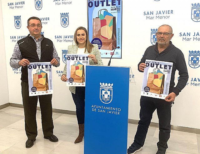 La Feria Outlet de Santiago de la Ribera celebra su XIV edición con descuentos superiores al 50 por ciento , durante el puente de Semana Santa