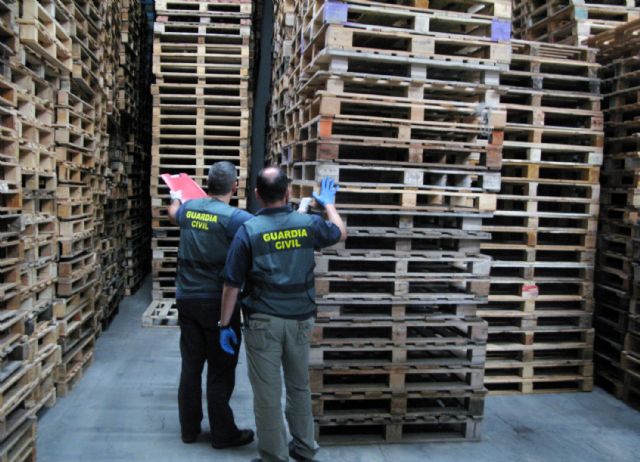 La Guardia Civil detiene a un padre y a su hijo por el hurto continuado de materiales a una empresa de San Javier