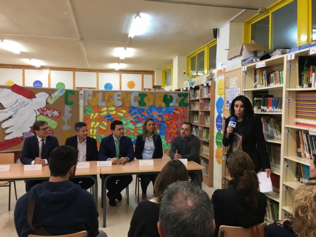 El CEIP 'Fulgencio Ruiz' incorpora dos pizarras digitales gracias a un proyecto social del AMPA financiado por Fundación laCaixa