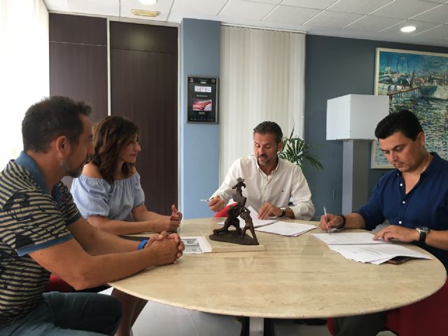 El Ayuntamiento contrata el suministro del vestuario de Policía Local que incorpora un nuevo diseño de los uniformes de los agentes