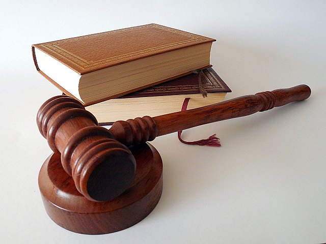 La Justicia condena al Ayuntamiento de San Javier por fraude en la contratación y despidos improcedentes de siete socorristas