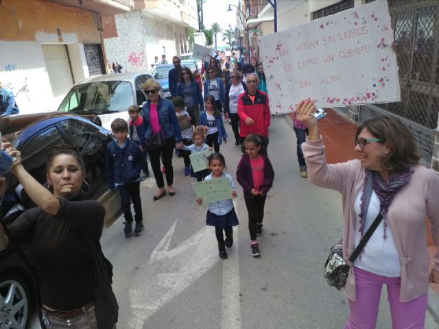 Los niños se volvieron a manifestar en defensa de la lectura en el Día del Libro