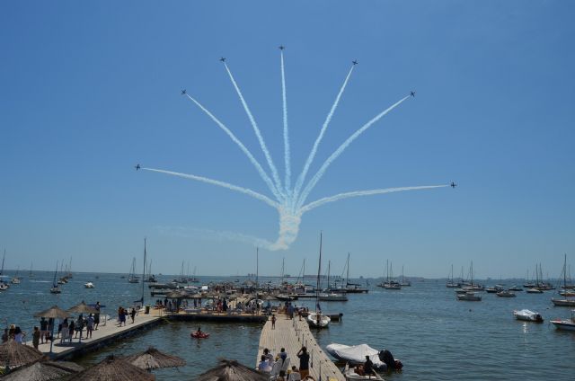 Exhibición Patrulla Acrobática Águila hoy en fiestas santiago de la Ribera 2016
