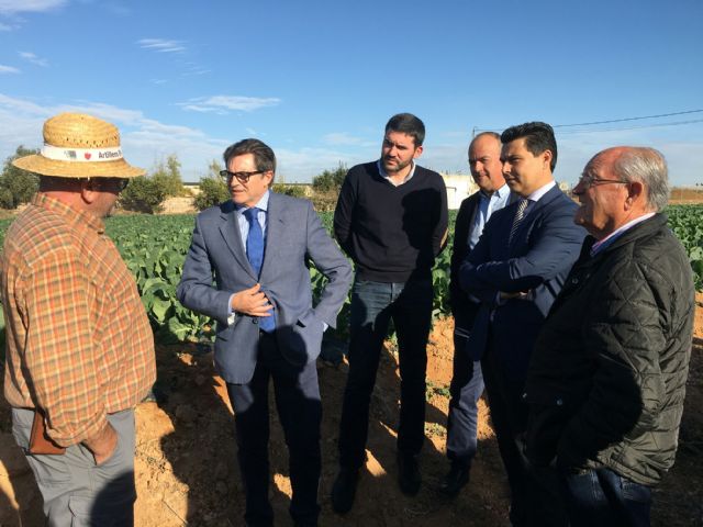 El consejero de Agricultura, Francisco Jódar  visita El Mirador para conocer 'in situ' el adelanto de algunas medidas recogidas en el decreto  ley sobre sostenibilidad ambiental en el entorno del Mar Menor